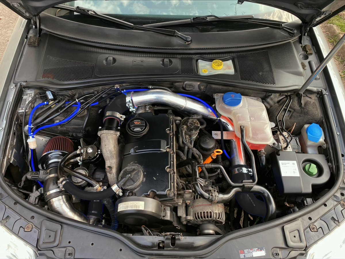 Orurowanie 1.9 TDI pod maską, zdjęcie A4 B5 poglądowe dla B6, silikonowe łączniki czarne