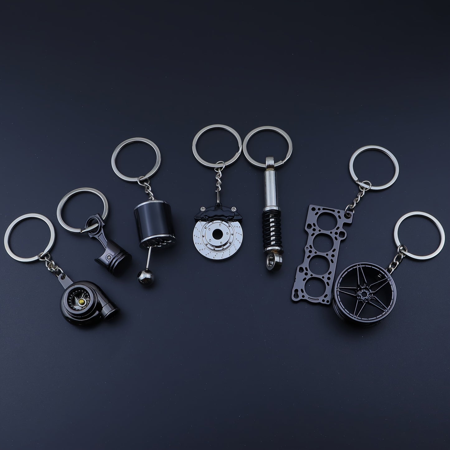 🗝️ 7-częściowy zestaw breloków tuningowych – Piston, Turbo, Wheel Hub, Gear Shift, Shock Absorber, Brake Disc, Engine Block – czarny, zinc alloy