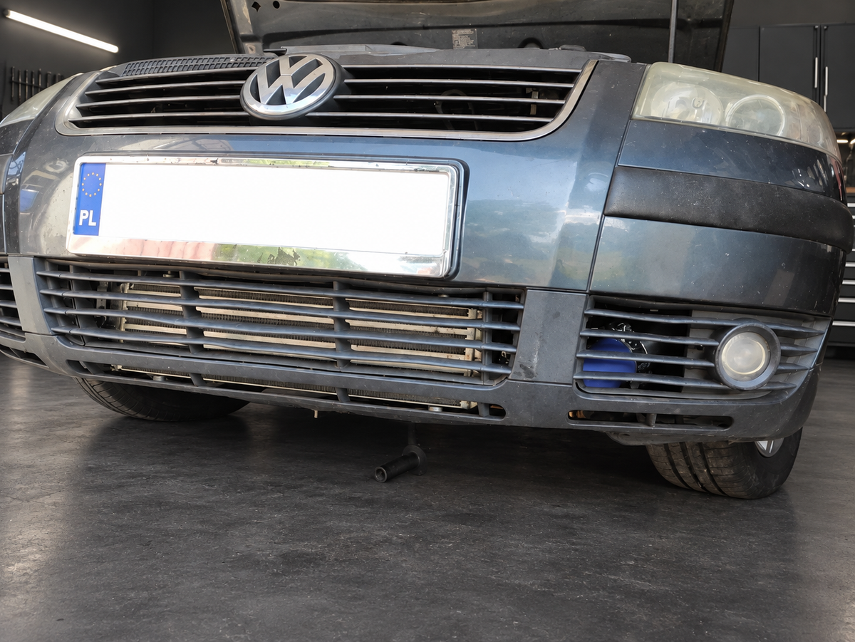 Passat B5 FL 1.9 TDI, FMIC z założonym zderzakiem, zmienione tło